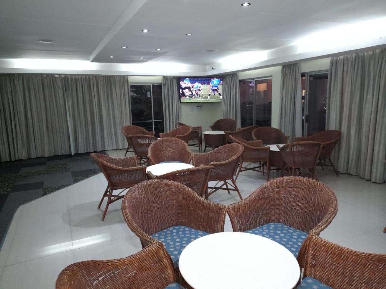 Club 143 * Hermanus